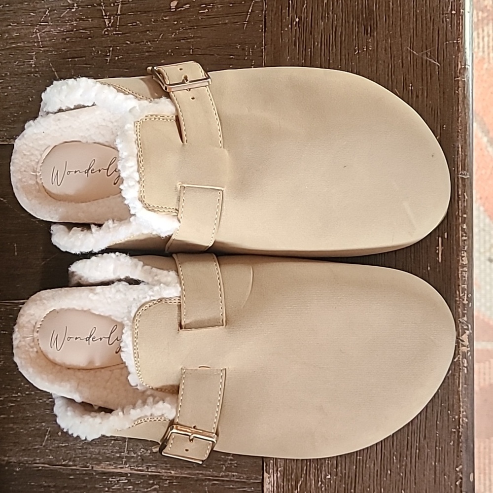 Wonderly Cream Clogs with White Faux Fur | Size 9 NWOT